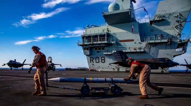 又让张召忠说中了？东拼西凑550亿建的2艘航母，如今彻底成为累赘