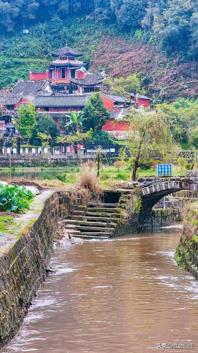 600 年绮罗古镇：文昌宫藏韵，6 元米线解馋