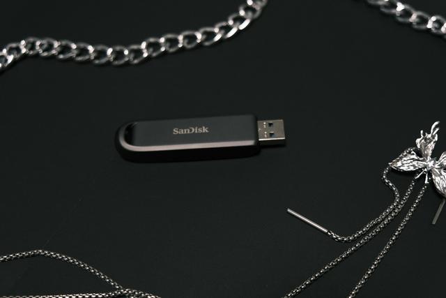 速度均为1000MB/s、容量可达2TB，还能接手机平板！新一代U盘解读