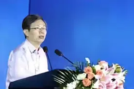 笑不活了！曾鸣教授变成了现实版菩提老祖，网友的评论笑死我了图片