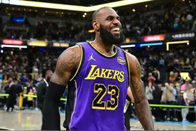 只打关键球！詹皇20秒内大秀顶级球商，生涯8次压哨绝杀仅次乔丹！图片