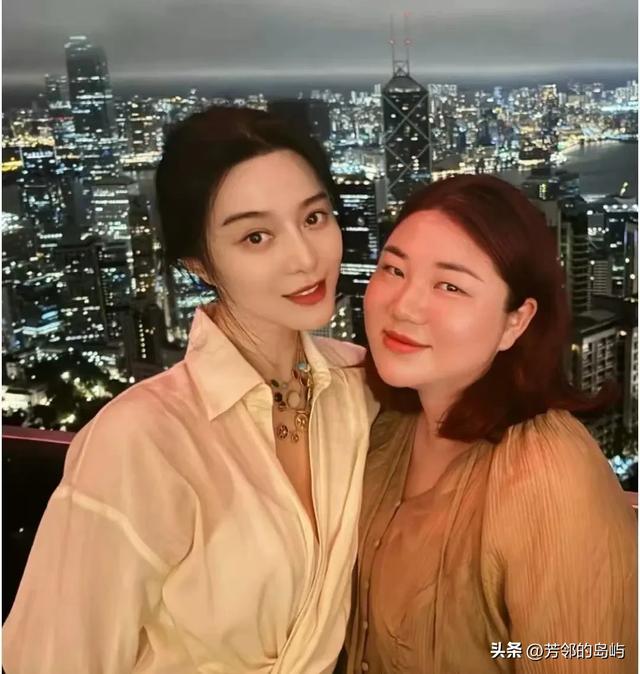 李现给老板杨天真拍照，杨天真的赚钱能力似乎是天生的