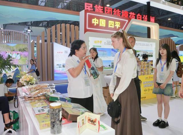 东北亚博览会开幕，现场精彩纷呈