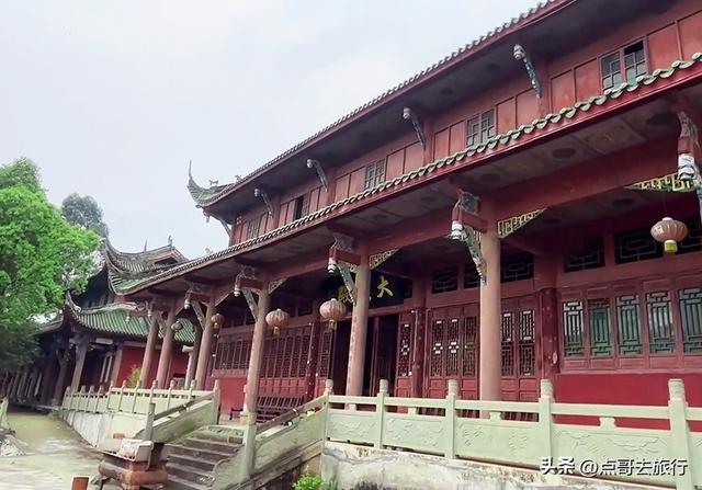 成都彭州被冷落的寺庙，殿宇壮观恢宏，位置堪称上乘，不要门票！