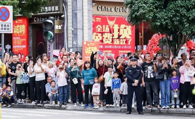 仫佬族最盛大的节日！广西罗城邀你这个周末来过依饭节咯~