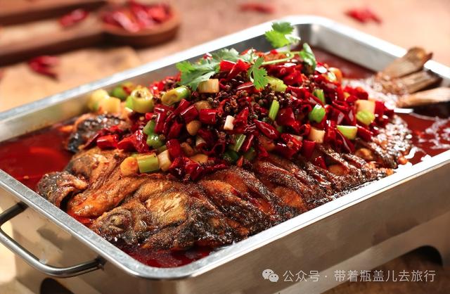 重庆最东边的偏远县城，地形比主城还要魔幻，居然还有高铁和机场