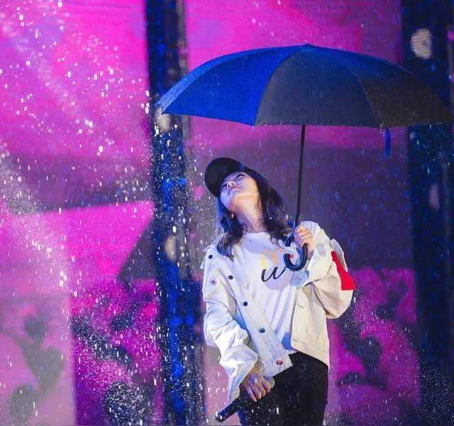 雨中听秋