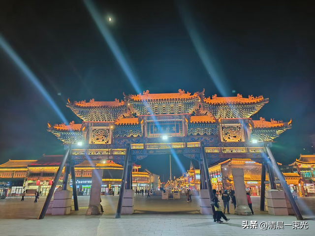 夜游呼和浩特市大召广场