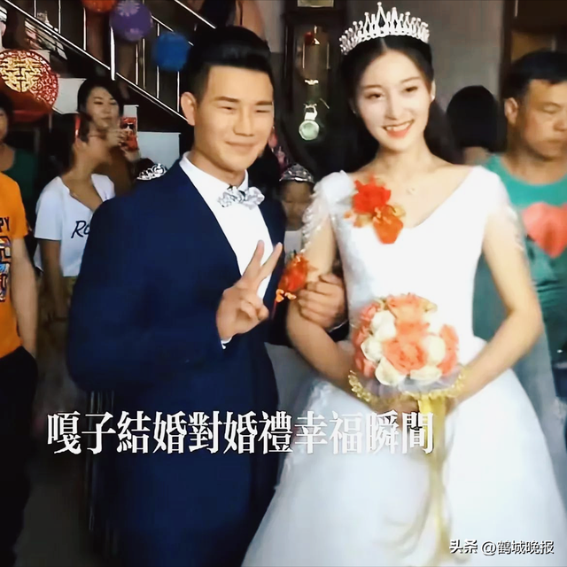 嘎子哥谢孟伟被拘留后，角色换人，妻子删除两人合影，评论区沦陷