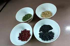 几种豆子轮换吃，让我头发乌黑密集，柔顺有光泽，脸色红润皱纹少图片