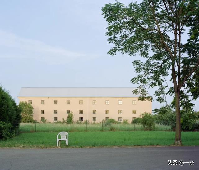 中国95后，爱上逛墓园