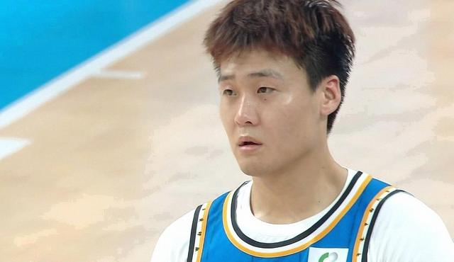 罚球31-17！杨鸣冲动技犯献5罚，让辽宁断送全局，成就北京3连胜