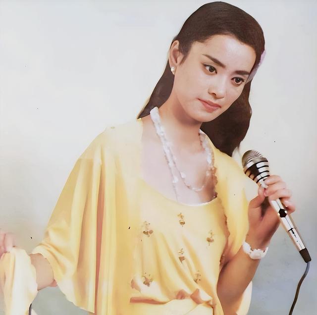 放弃争夺260亿遗产，带着女儿远走美国，如今才知道她有多明智