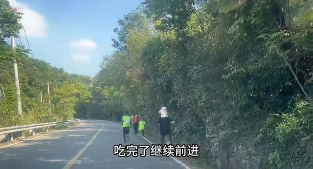 湖北一男子辞掉月薪2万元工作，带9岁儿子徒步千里，原因让人泪目