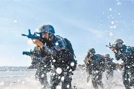 卫星拍到震撼一幕，解放军在澎湖对岸集结，台当局的时间不多了图片