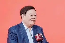 张雪峰谈福耀科技大学，指出三个问题一针见血，网友直呼：太绝了图片