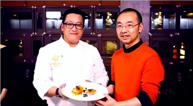 男明星做饭人设多赚钱？谢霆锋烤肠卖15亿，林依轮辣酱估值3.6亿