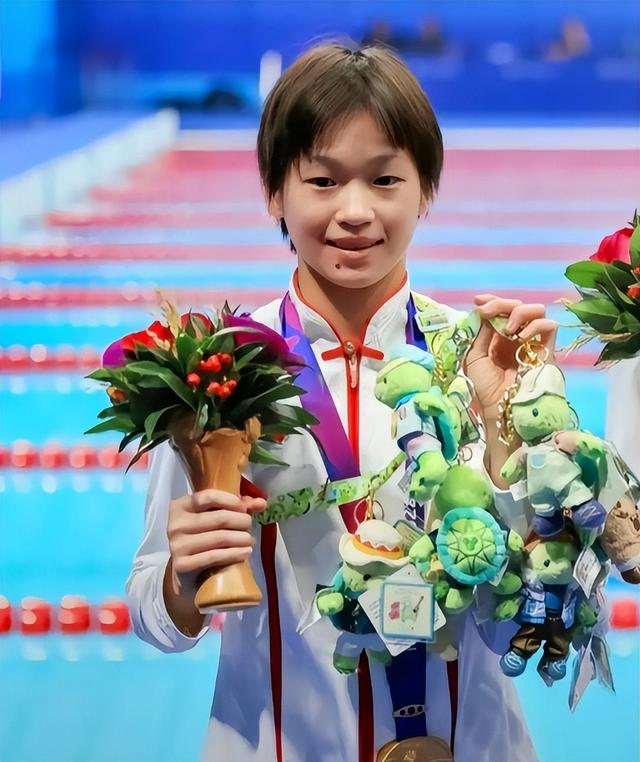 事实证明	，年仅18岁的世界冠军全红婵，早已走上了另一条上坡路