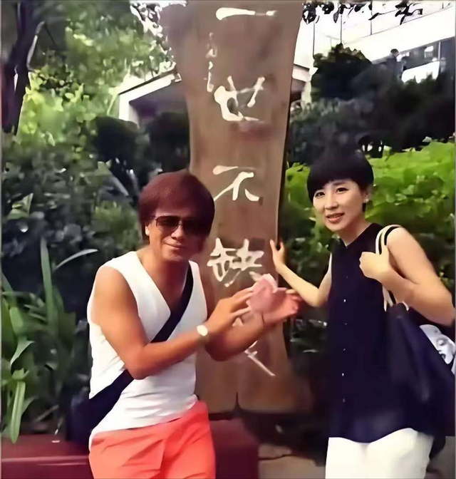 钱再多有什么用！梁小龙遗孀现状，给所有“老少恋”夫妻提了个醒