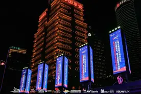 在东方明珠塔下玩陆上划船器，是一种怎样的感受？图片