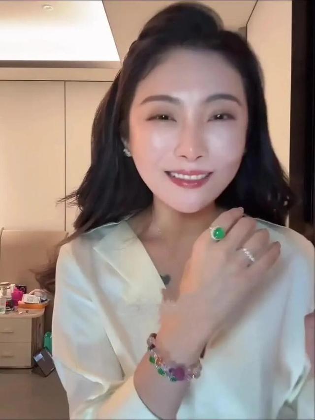 “买英国精子生3娃”的山东女人，8年后现状曝光！如今她后悔不？