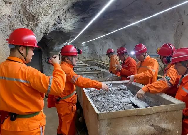 中俄印稀土储量差距断崖：俄1000万吨，印仅690万吨，中国有多少