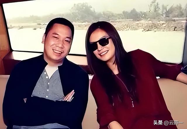 黄有龙做梦也没想到	，自己花重金培养大的女儿，竟给赵薇做了嫁衣