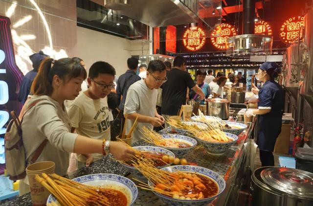 奔腾的中国：2025国庆中秋长假出行消费报告