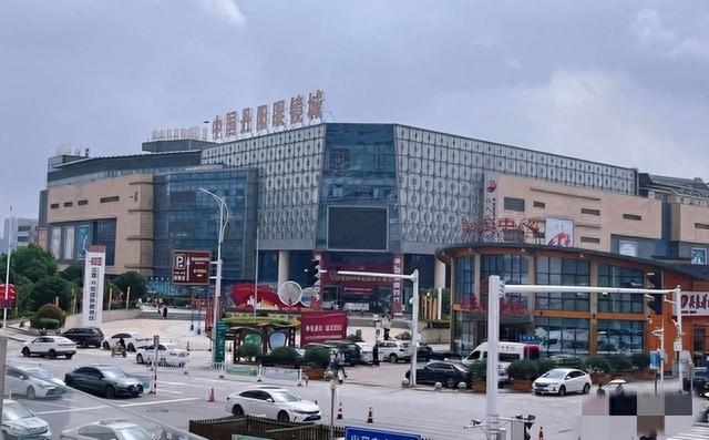 全国眼镜店开始倒闭潮！明明没有电商冲击，为啥还会自己干到黄？