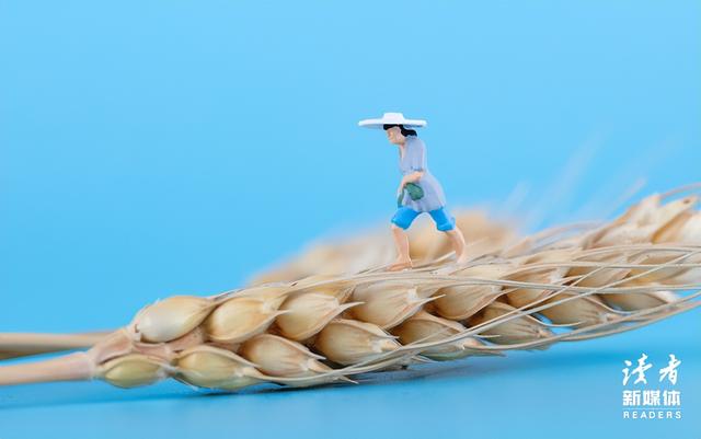 我借给女儿150万买房，女婿每月按时还钱，直到那天我在垃圾桶翻到了一张纸条，瞬间泪目......