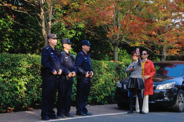 红枫火了!这边“枫警”独好