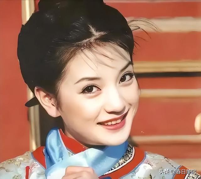 面相又变了！49岁赵薇广东吃饭又老又凶， 当年小燕子再也回不去了