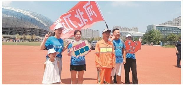 63岁环卫工凭啥成为被邀“刀迷”