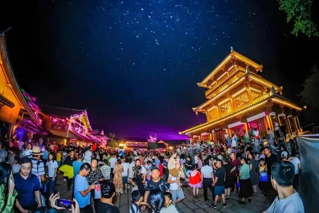 让游客在排湖如画“枫警”中舒心畅游