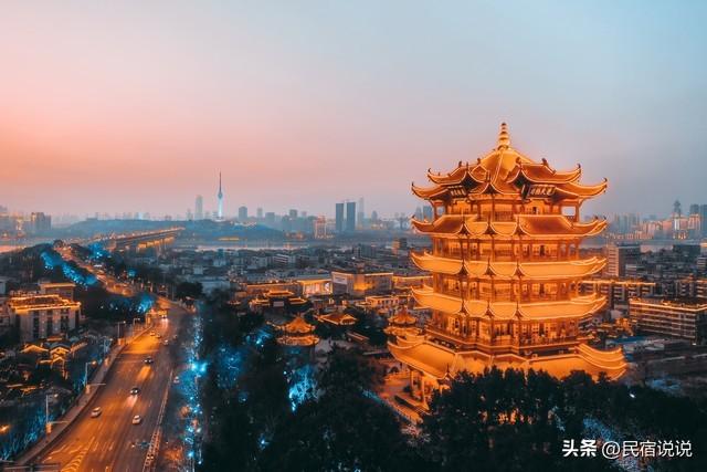 一天13500多人登上黄鹤楼，武汉热吗？