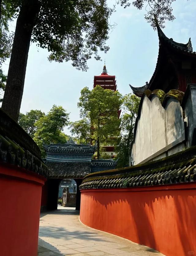 成都0.5h|拜佛怎能错过这座千年禅院，数罗汉、解签、抄经、素斋