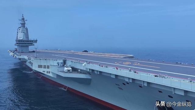 万众瞩目！"福建"舰入列，中国三航母时代降临，全球海军格局震动