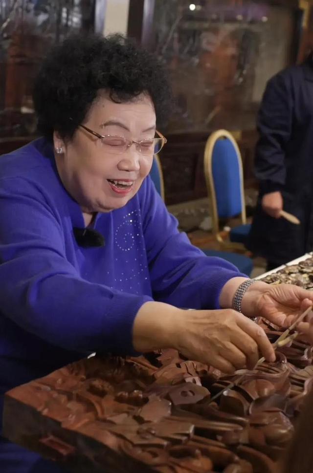 身价过百亿，坐拥北京一条街，出门私人飞机，京圈富婆都有谁？