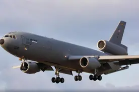 美军最大加油机KC-10即将退役，巨型加油机不再适合未来战争？图片