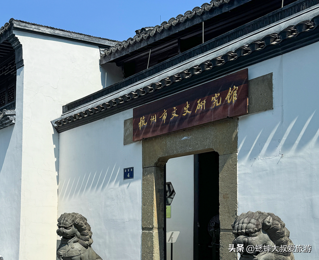 杭州宝藏街区太有底蕴了，拥有深宅大院与古寺，适合秋日探古徒步