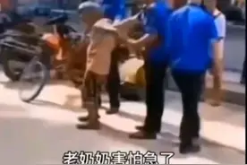 八旬老人卖菜被城管"制服"！执法过度还是别有隐情？图片