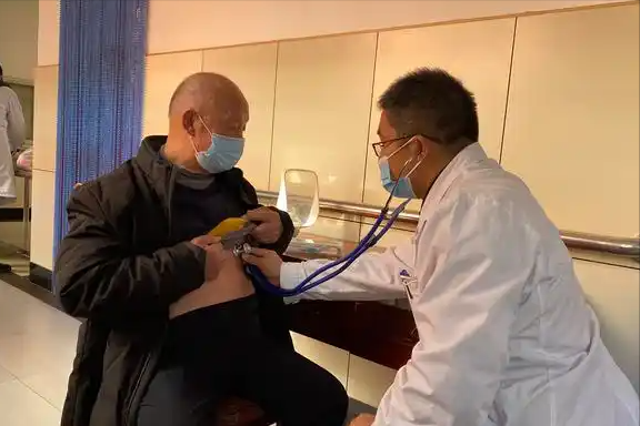 “经常锻炼”是错误的？医生含泪苦劝：过了70岁，锻炼牢记4不要
