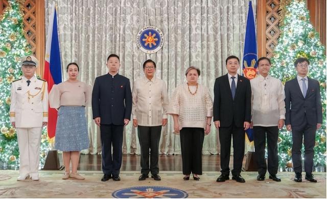 盼了三天三夜，菲律宾渔民第一个等来的，是中国人民解放军