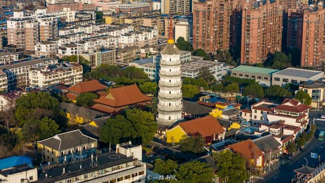 万里长江第一塔，千年古刹听潮声：安庆迎江寺探秘