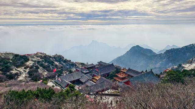 暮秋泰山，用绚烂迎接冬天的到来