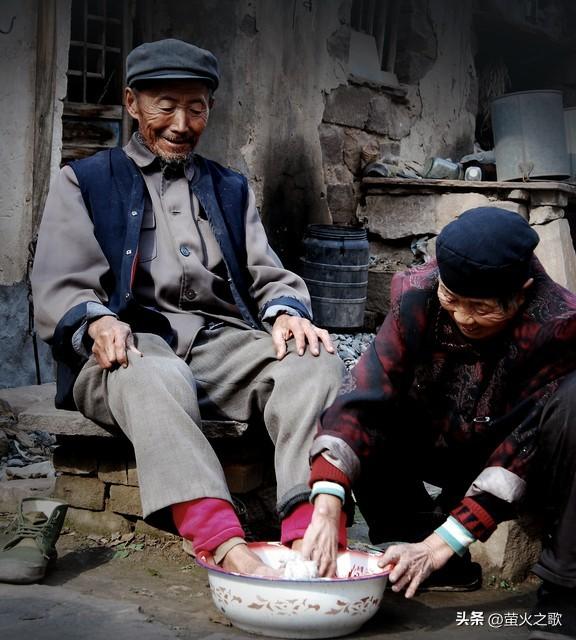 两性关系：65岁女人大实话，男人过了70岁	，只剩下一个“用处”