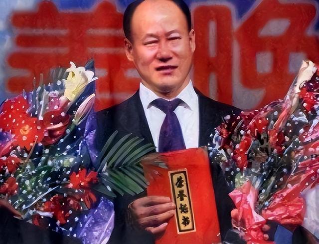 成本2毛骗农民200亿，花1亿请赵本山代言	，创始人下场大快人心