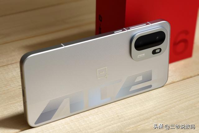 一加Ace 6初体验：惊喜满满的“西装暴徒”
