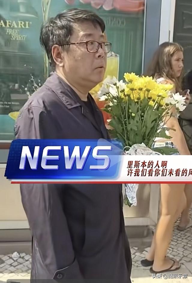 上海媒体人黄飞珏在里斯本向遇难者哀悼，网友感谢他的善举