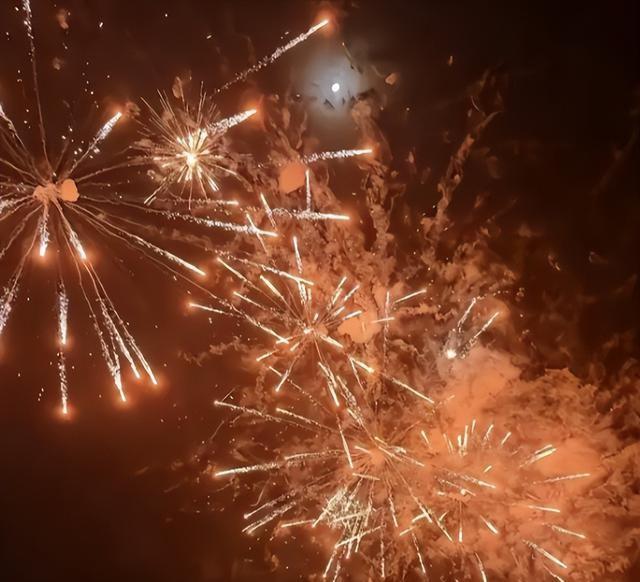 全红婵回乡过节，父亲巨资布置夜景，国家队的去留再添悬念